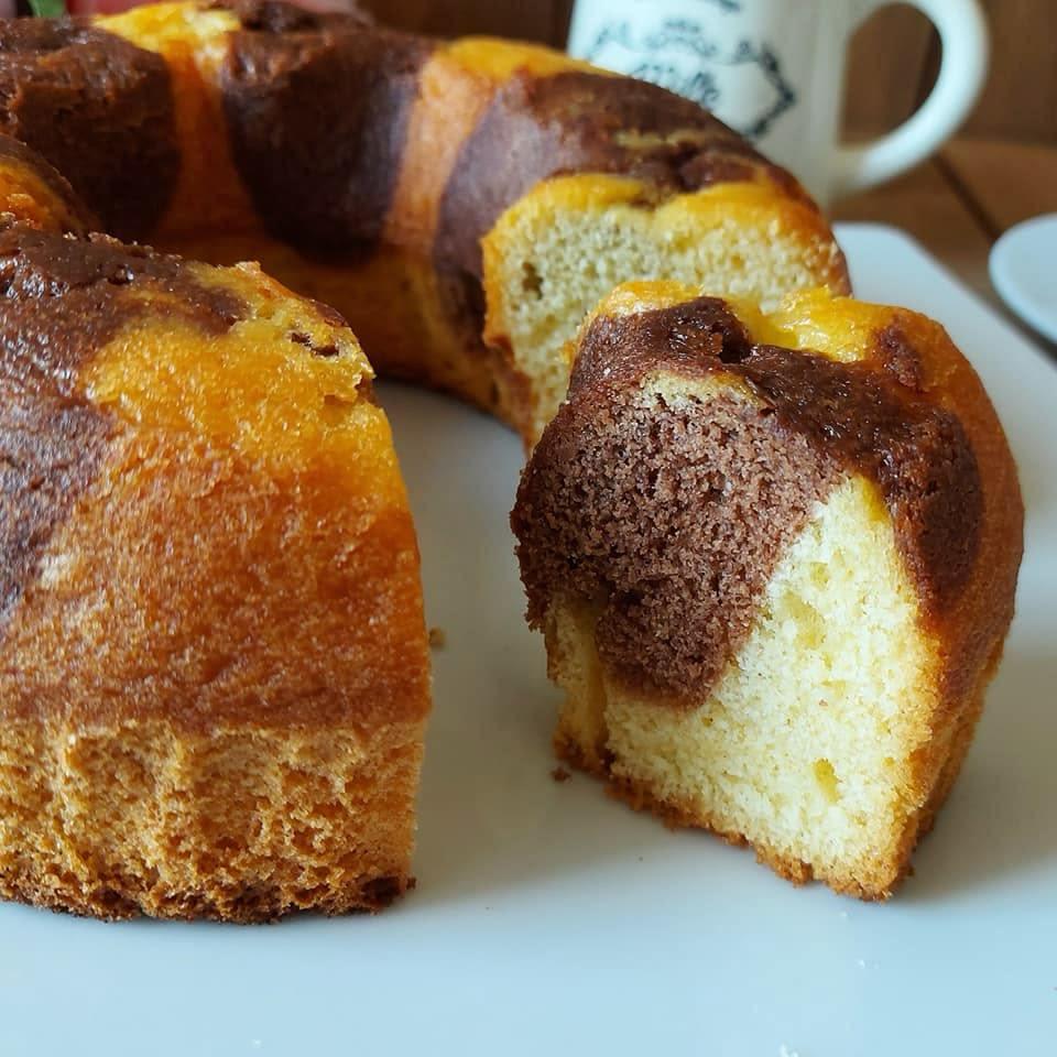 Ciambella bicolore fatta in casa