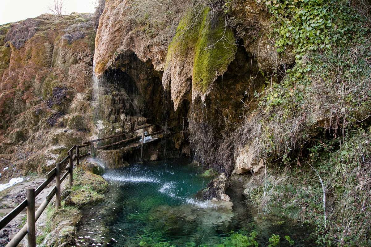 Le grotte e la cascata di Labante